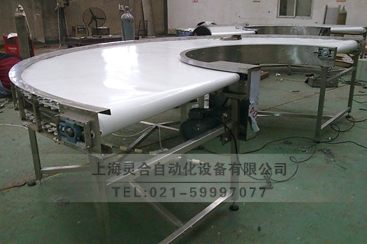綠色PVC轉(zhuǎn)彎皮帶輸送機(jī)
